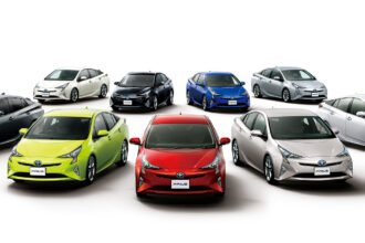 Toyota Prius 2016 all colours lineup hybrid car India 40 kmpl best mileage used car under 20 lakh